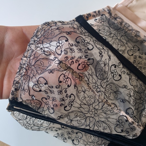 Victoria secret very sexy bandeau corset bra with side zip size S. NWT - Picture 4 of 4